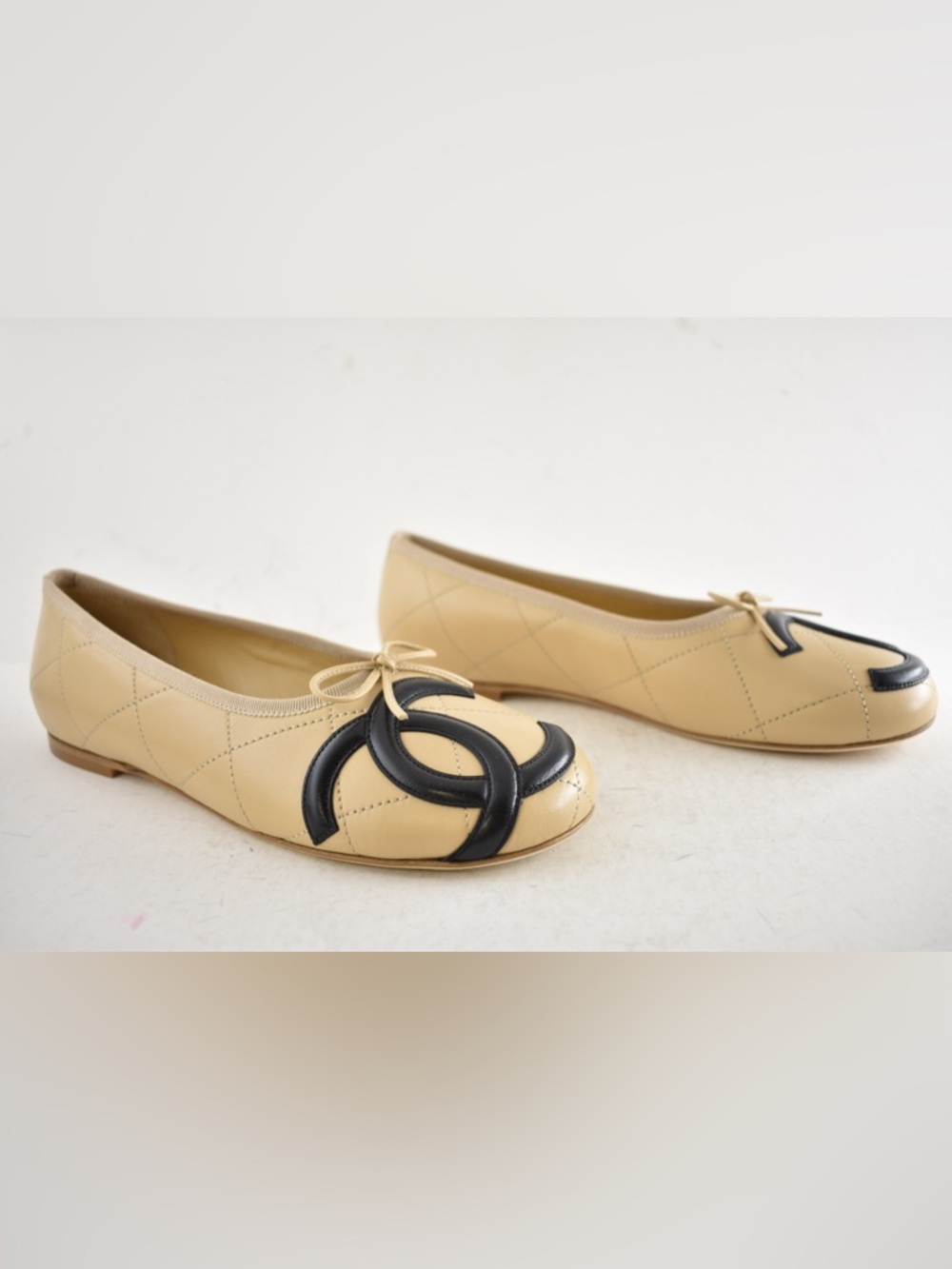 Chanel 26M Coco Beach Cambon Beige Black CC XL Logo Ballet Ballerina Flat 37 - Picture 4 of 16